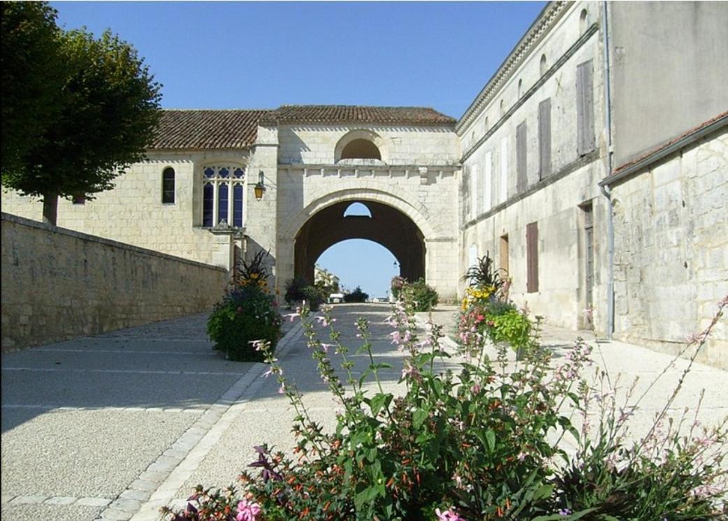 Maison De Campagne Cosy Pons Exterior photo